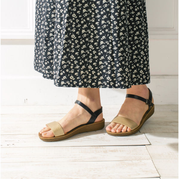 BALLY ブラックストライプ サンダル　新品未使用(試着のみ) BALLY ブラックストライプ サンダル 新品未使用(試着のみ